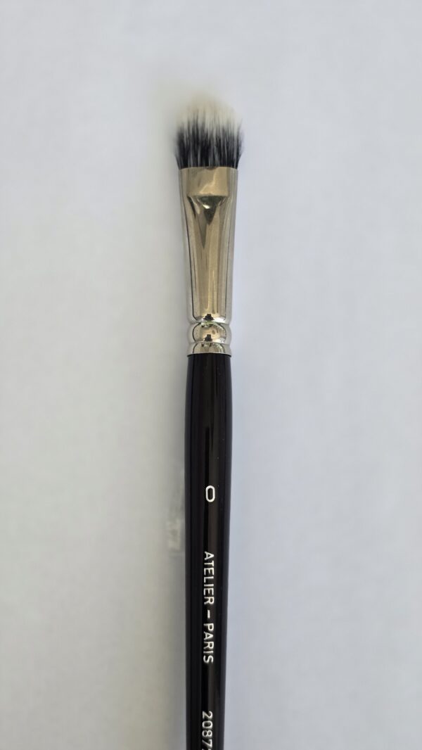 Flat synthetic brush